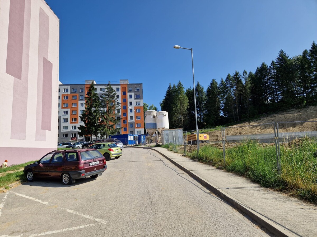 Takto to na mieste vyzerá niekoľko dní po zosuve svahu