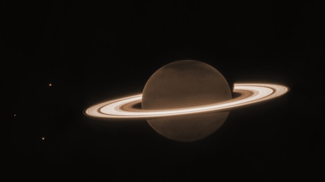 Webbov teleskop opäť čaroval. Naskytol sa nezvyčajný pohľad na Saturn