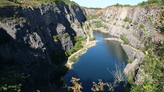 Dve tragédie za sebou. V lome sa utopil potápač, krátko po tom spadol zo skaly muž
