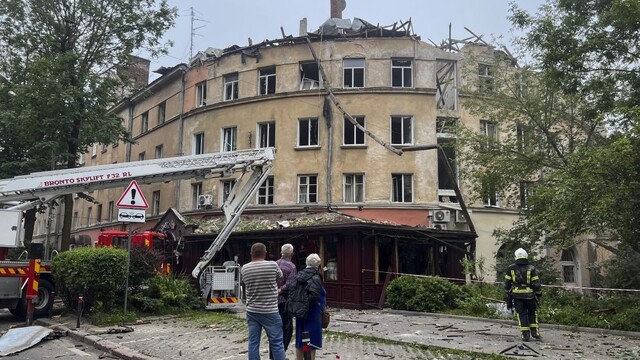 Raketový útok zasiahol obytný dom v Ľvove. Vyžiadal si najmenej štyri obete