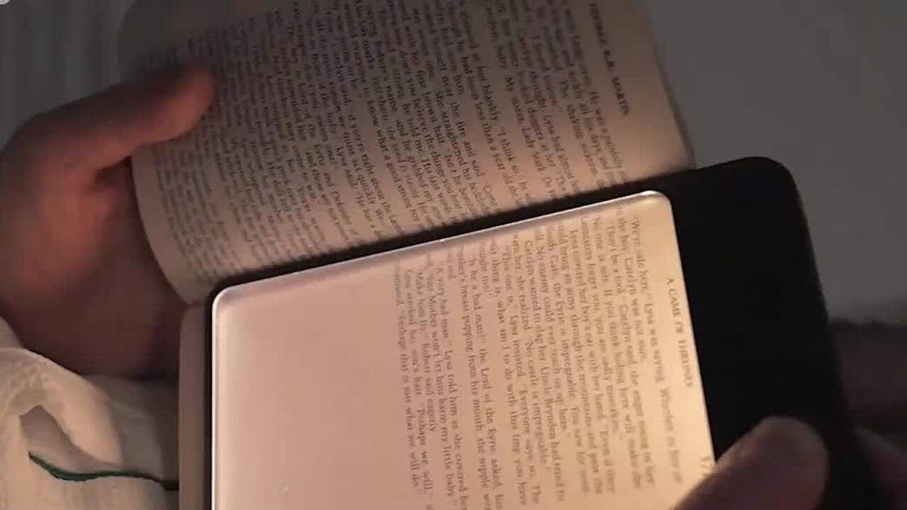 Svetelný rámik na knihy a elektronické čítačky znižuje namáhanie očí pri čítaní