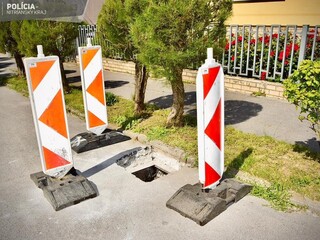 V Topoľčanoch zmizli kanalizačné poklopy. Kam sa podeli?