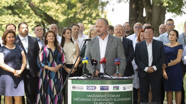 Strany okolo Maďarského fóra predstavili kandidátku. Do volieb ich povedie Simon