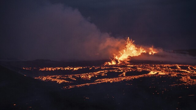 FOTO: Island sa otriasal v základoch. Neďaleko hlavného mesta vybuchla sopka