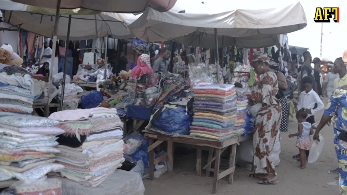 Trh s oblečením v Benine