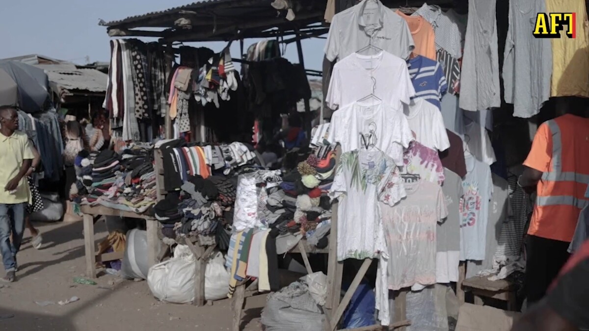 Trh s oblečením v Benine