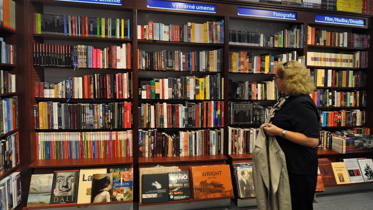 Kontroverzná kniha? Maďarská sieť kníhkupectva dostala pokutu za publikáciu o gejoch