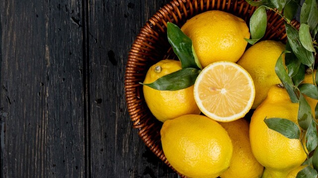 Toto všetko dokáže citrón: Šalát nezvädne, avokádo nestmavne, cukor nestvrdne