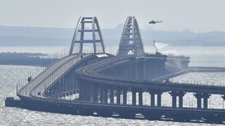 Most na Krym bol v noci poškodený. Doprava je prerušená, na mieste sú dvaja mŕtvi