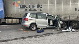 Pri Trenčíne sa zrazilo nákladné vozidlo s osobným autom. Jeden z vodičov zahynul
