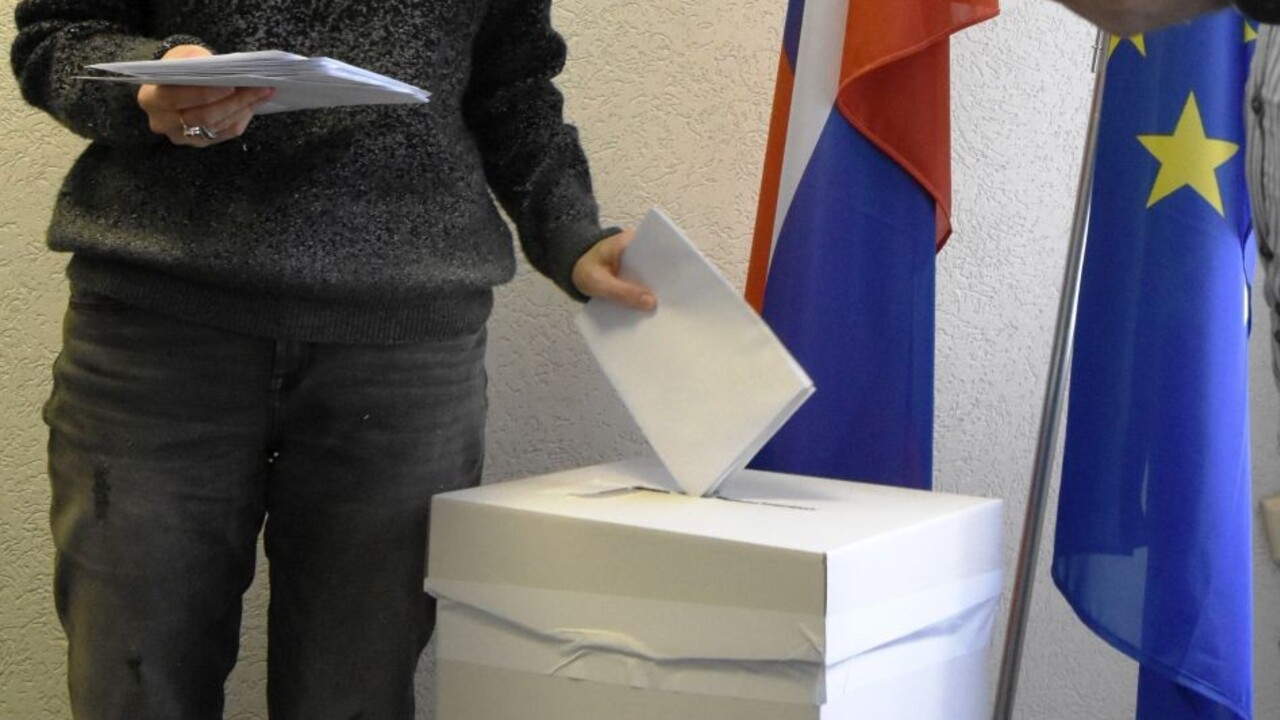 Voľby poštou budú pre študentov komplikovanejšie. Kam si môžu dať poslať zásielku, ak nemajú ubytovanie?