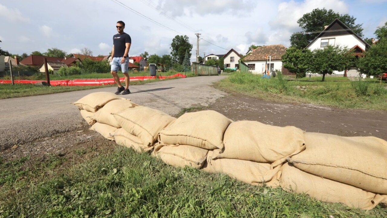 Na Slovensku hrozia povodne. Mimoriadna situácia je vyhlásená v desiatkach obcí
