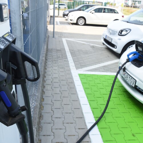 Únia chce podporiť elektromobilizmus. Nabíjacia stanica každých 60 km