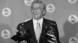 Vyše 70 albumov a 20 cien Grammy. Vo veku 96 rokov zomrel spevák Tony Bennett