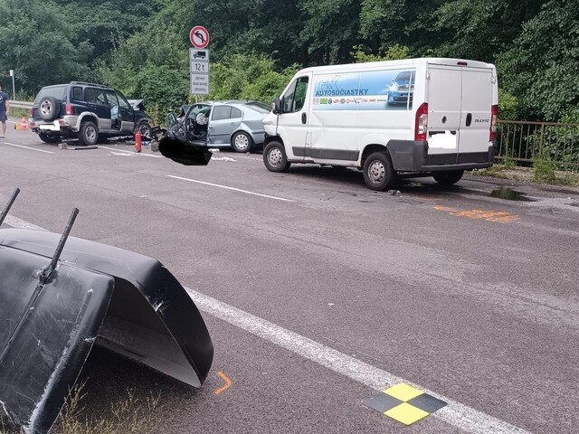 Tragická dopravná nehoda neďaleko Trenčína. Vyhasli dva životy