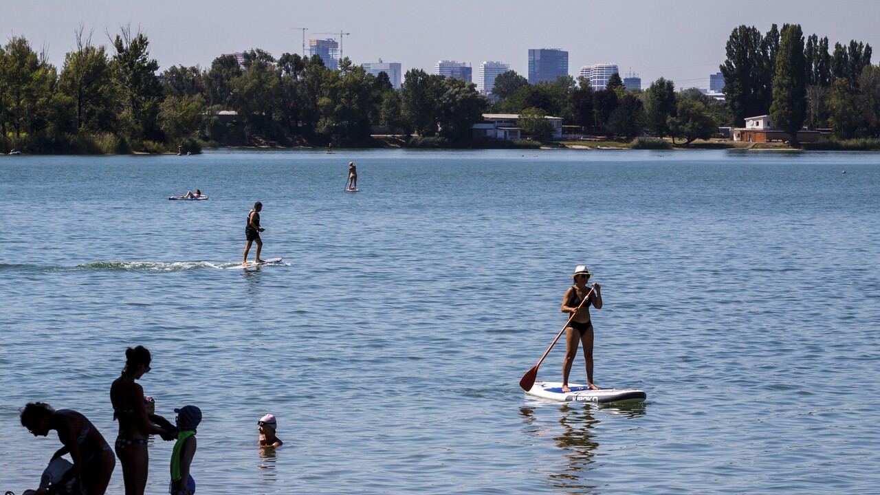 Oddych na prírodných kúpaliskách? Buďte opatrní, môžu napáchať veľa problémov