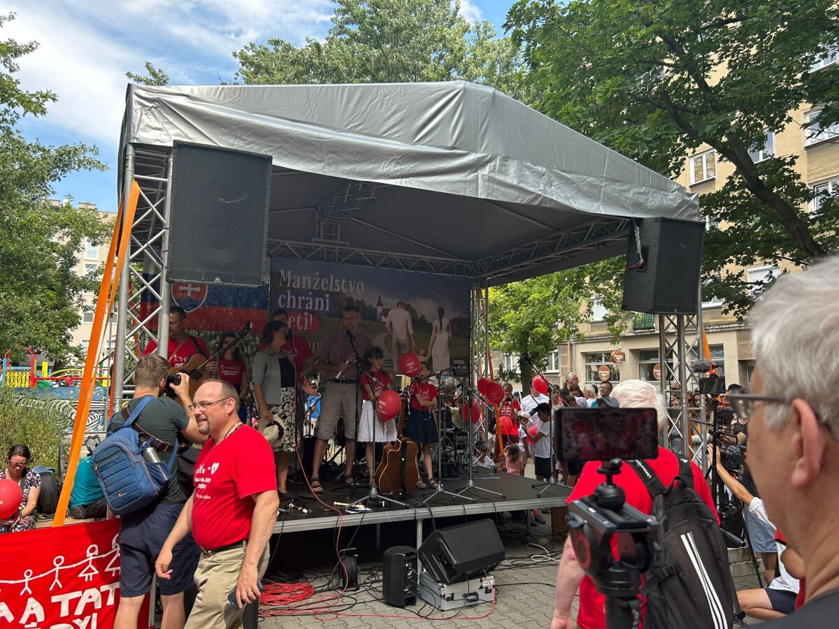 Pochod Hrdí na rodinu