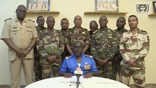 Nigerská armáda oznámila, že zvrhla prezidenta a uzatvorila hranice