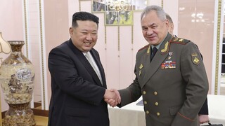 Kim Čong-un sa stretol s ruským ministrom obrany, zhovárali sa o otázkach bezpečnosti