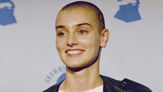 Svet smúti za Sinéad O'Connorovou. Úžasná žena, rebelka a bojovníčka, reagujú umelci