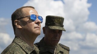 Medvedev pohrozil. Ak ukrajinská ofenzíva uspeje, Rusko použije jadrovú zbraň