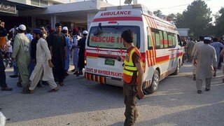 Na politickom zhromaždení v Pakistane vybuchla bomba. Zomrelo najmenej 44 ľudí