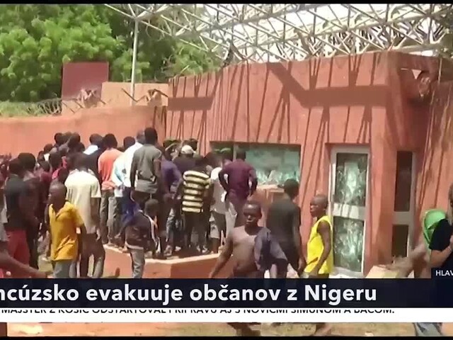 Francúzsko evakuuje občanov z Nigeru.  Repatriačné lety chystajú aj ďalšie štáty