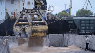 Bitka o obilie: Ruské útoky smerujú na ukrajinské prístavy na rieke Dunaj