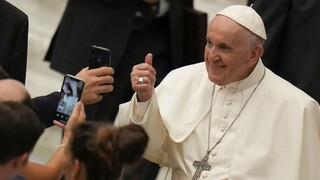 Pápež dal požehnanie pre páry rovnakého pohlavia. Obrad sa však nesmie podobať manželstvu