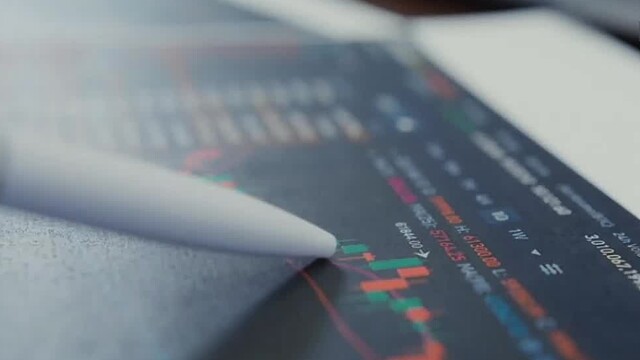 Rastúci dlh či zhoršujúce sa verejné financie. USA stratili najvyššiu investičnú známku