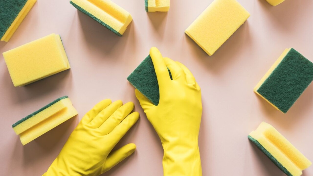 Špongia nielen na umývanie riadu: Pomôže vám s kvetmi, mydlom aj zeleninou v chladničke