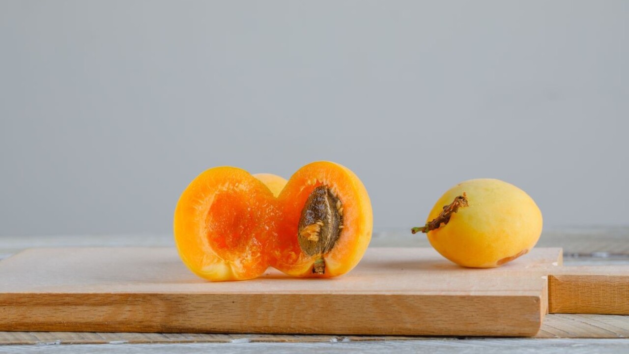 Marhuľové kôstky nevyhadzujte: Vyrobte si z nich liečivý čaj alebo peeling na telo