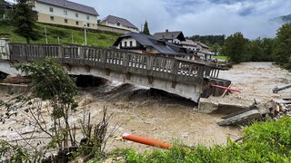 Slovinci rátajú škody, Portugalci hasia. Pomohlo aj Slovensko