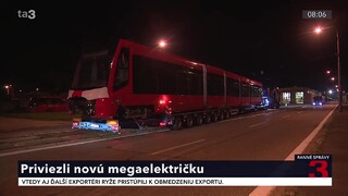 Po Bratislave sa presúval kolos, do dopravného podniku priviezli novú megaelektričku
