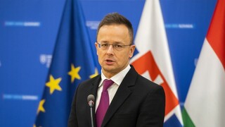 List maďarskému šéfovi diplomacie poslalo osem europoslancov. Nesúhlasia s jeho výrokmi