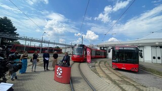 Sú modernejšie a ekologickejšie. V Bratislave predstavili novú električku a trolejbus