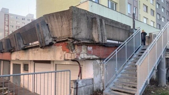V Bratislave sa zrútila časť betónového zábradlia terasy