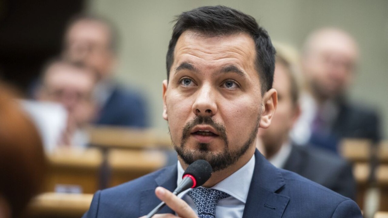 Ústavnoprávny výbor sa nepodarilo otvoriť, prišli len dvaja poslanci. Je to hanba, tvrdí Šeliga