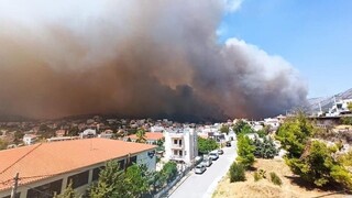 Grécke úrady nariadili evakuáciu Atén. Požiar sa blíži k antickému mestu