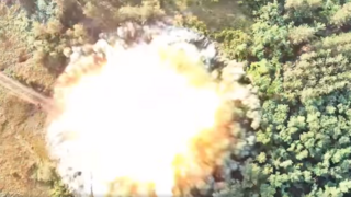 VIDEO: Ukrajinci trafili do čierneho. Jediným granátom spôsobili malý "jadrový" výbuch