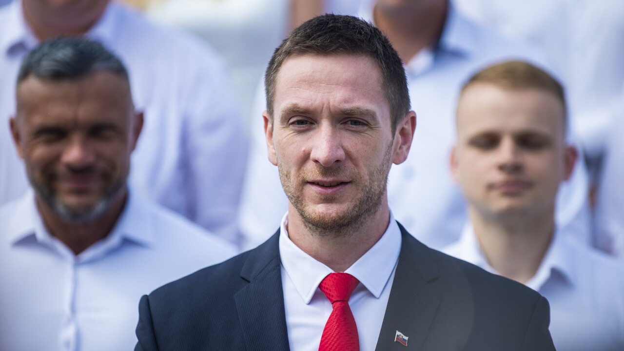 Uhrík zamlčal pôsobenie v organizácii Nová Generácia. Spadala pod SDKÚ, potom prešiel k ĽSNS