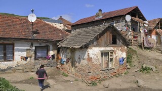 Stovky miliónov eur rómskym komunitám zásadný obrat nepriniesli. Mnohí obyvatelia osád zostávajú bez pitnej vody