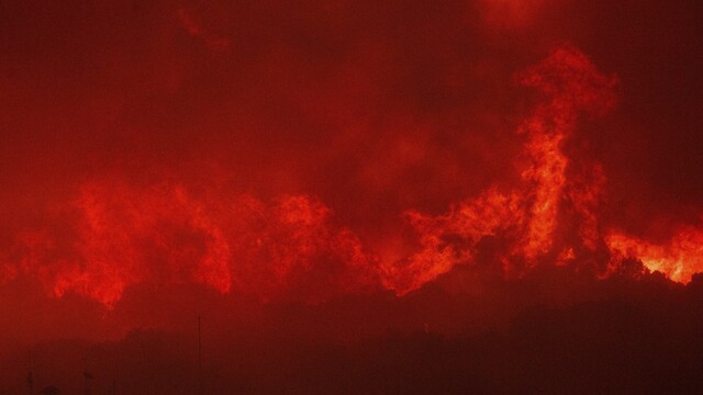 Grécko je stále v plameňoch. Rozsiahly požiar sa nedarí dostať pod kontrolu