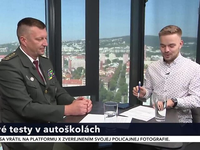 Ak by nás napadli Maďari, ruže by im pod tanky hádzali, tvrdí Hlina. Blaha oponuje diplomaciou