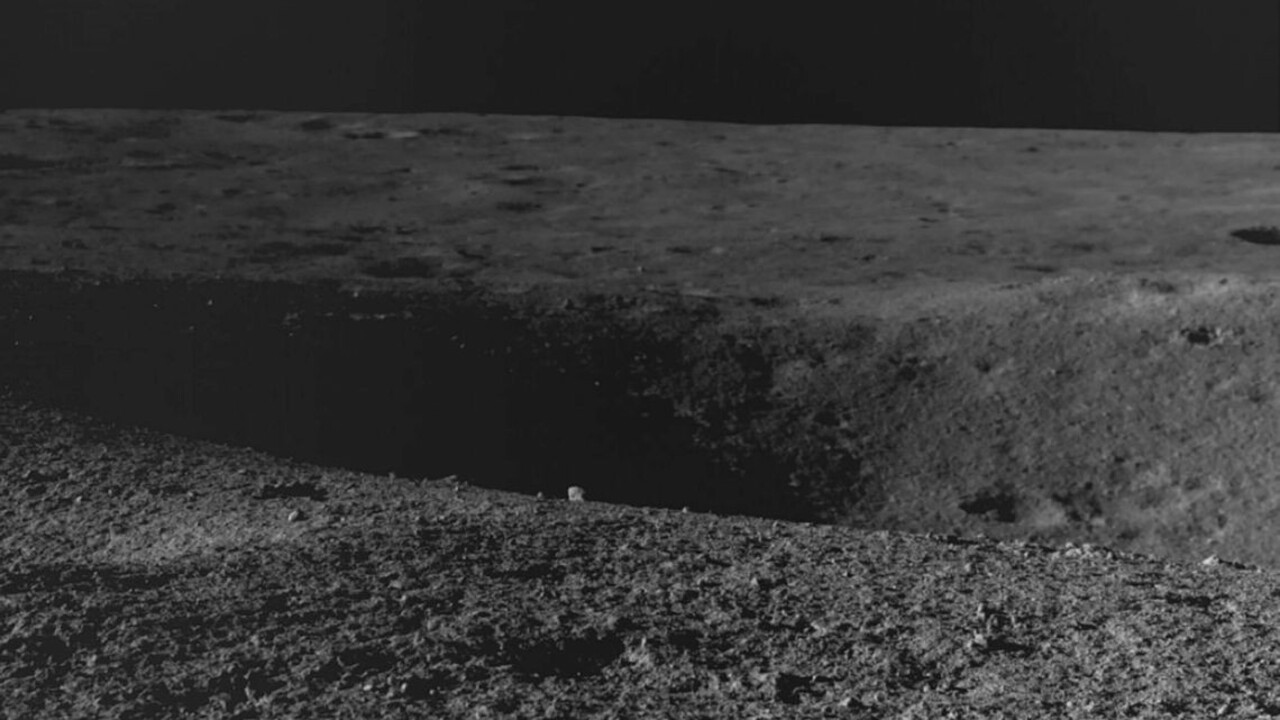 Indická misia potvrdila prítomnosť síry na Mesiaci, našla aj stopy kyslíka