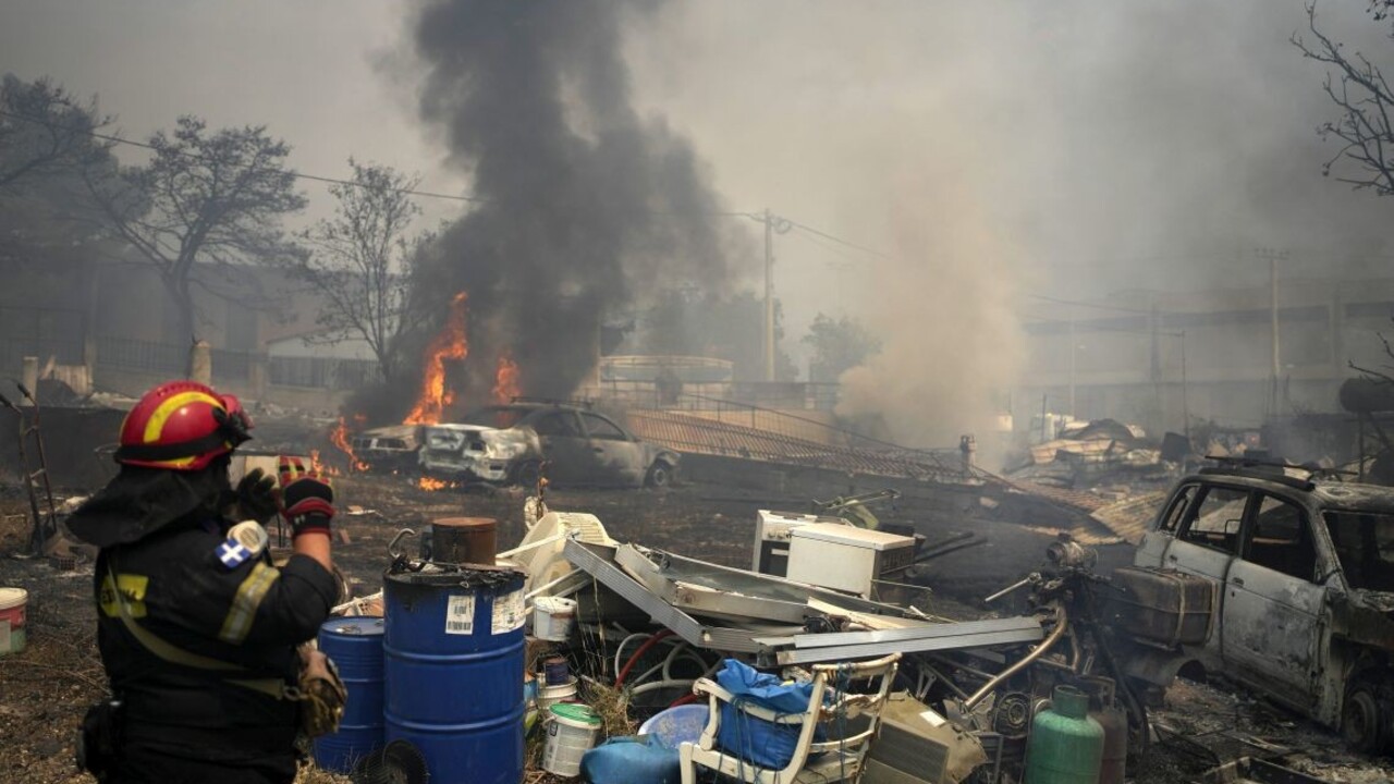 V Grécku naďalej vyčíňajú požiare, v parku Dadia zhorela plocha väčšia ako New York