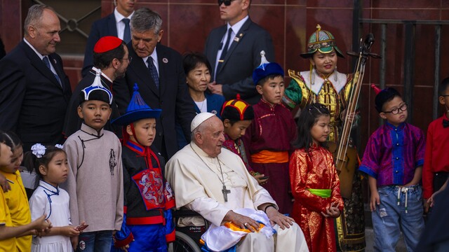 Chce povzbudiť jednu z najmenších komunít katolíkov na svete. Pápež pricestoval do Mongolska