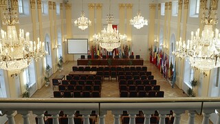 Slávnostná schôdza pri príležitosti Dňa ústavy je dnes v historickej budove Národnej rady