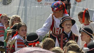Tance, piesne a stovky folklóristov. Banská Bystrica ožije krojmi