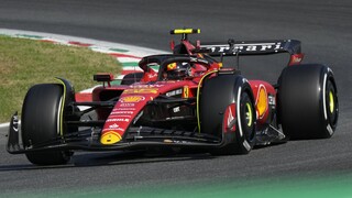 Sainz vyfúkol Verstappenovi pole position. Ferrari ukazuje v Monze svoju rýchlosť